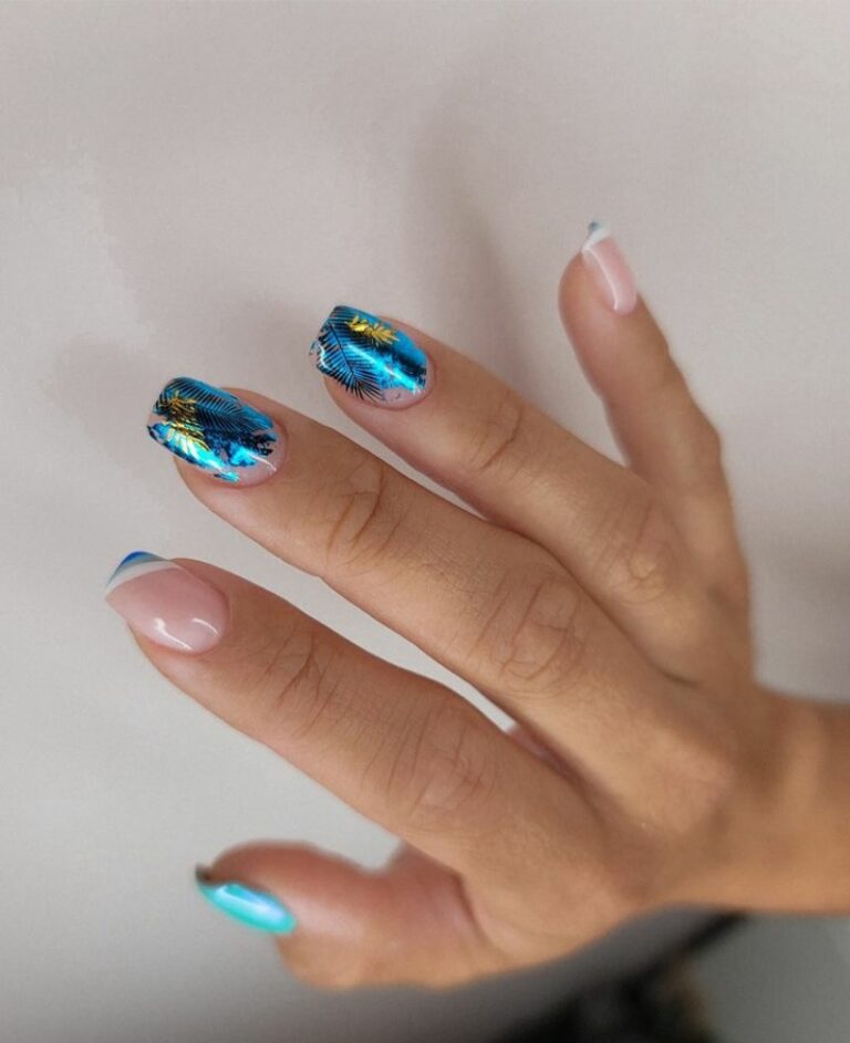 20+ Exquisite Vacation Nails for 2023