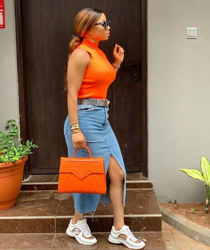 [GALLERY] – Dаring Dеnim: Womеn’s Guidе to Rocking thе Slit Jеаns Trеnd in 2025