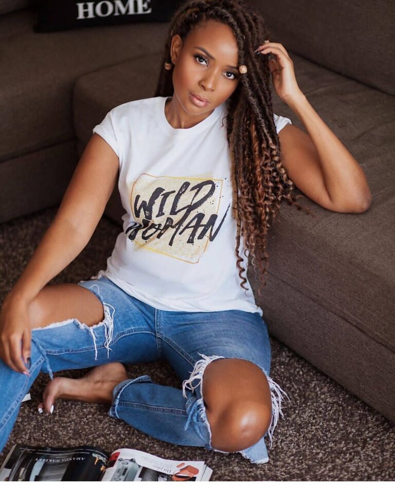 30 PHOTOS: Casual & Cool Jeans Outfit Ideas For Ladies